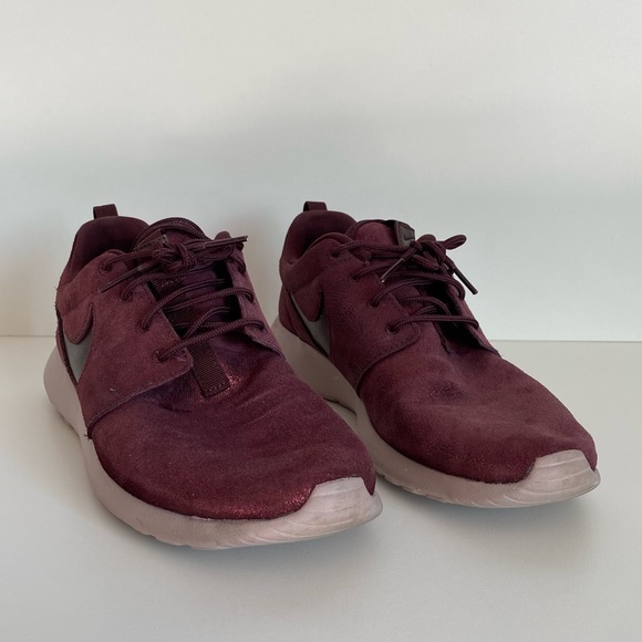 Nike Women’s Roshe One Sneakers - Picture 1 of 10